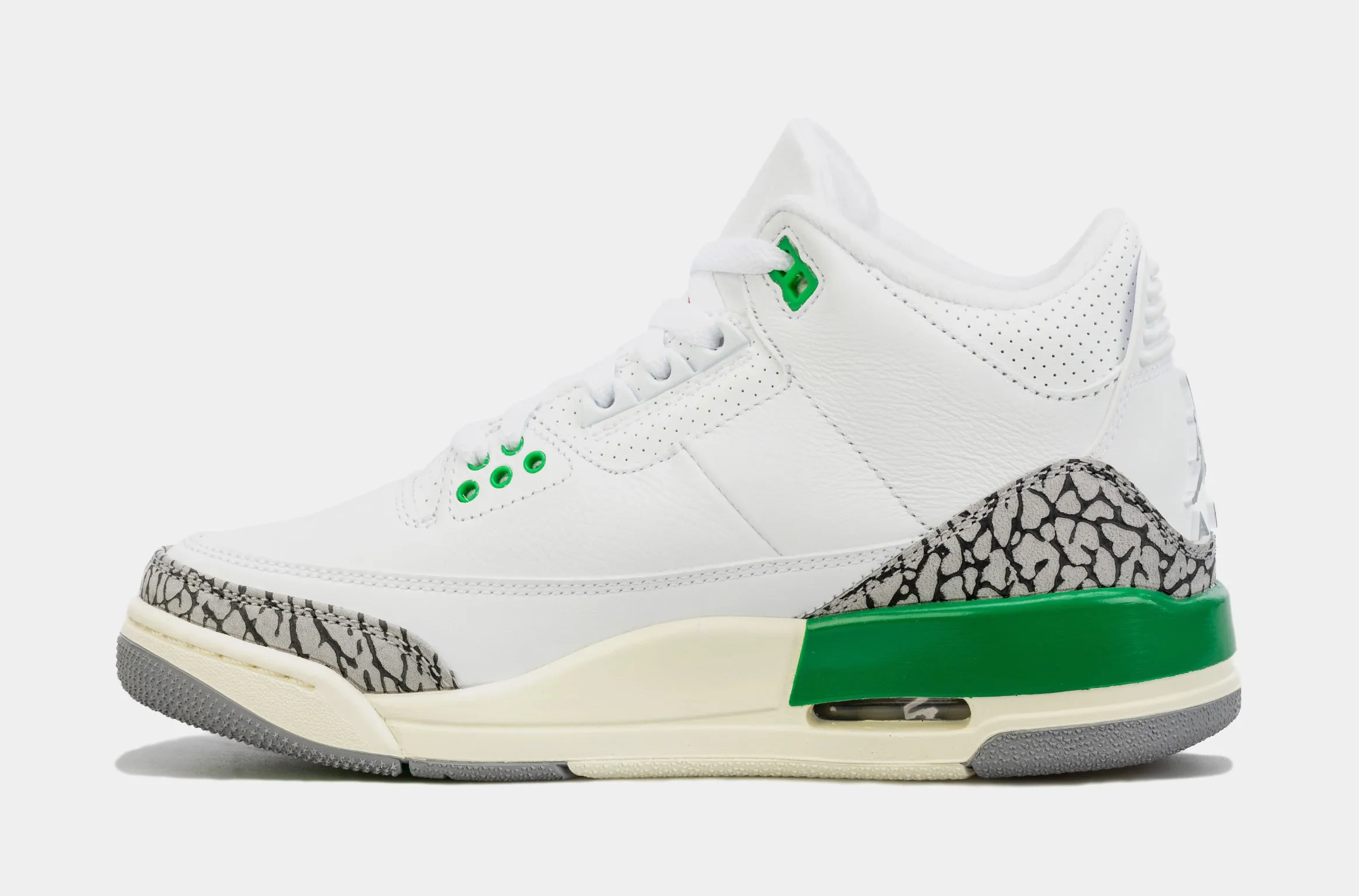 Air Jordan 3 Retro Lucky Green Womens Lifestyle Shoes (White/Green)