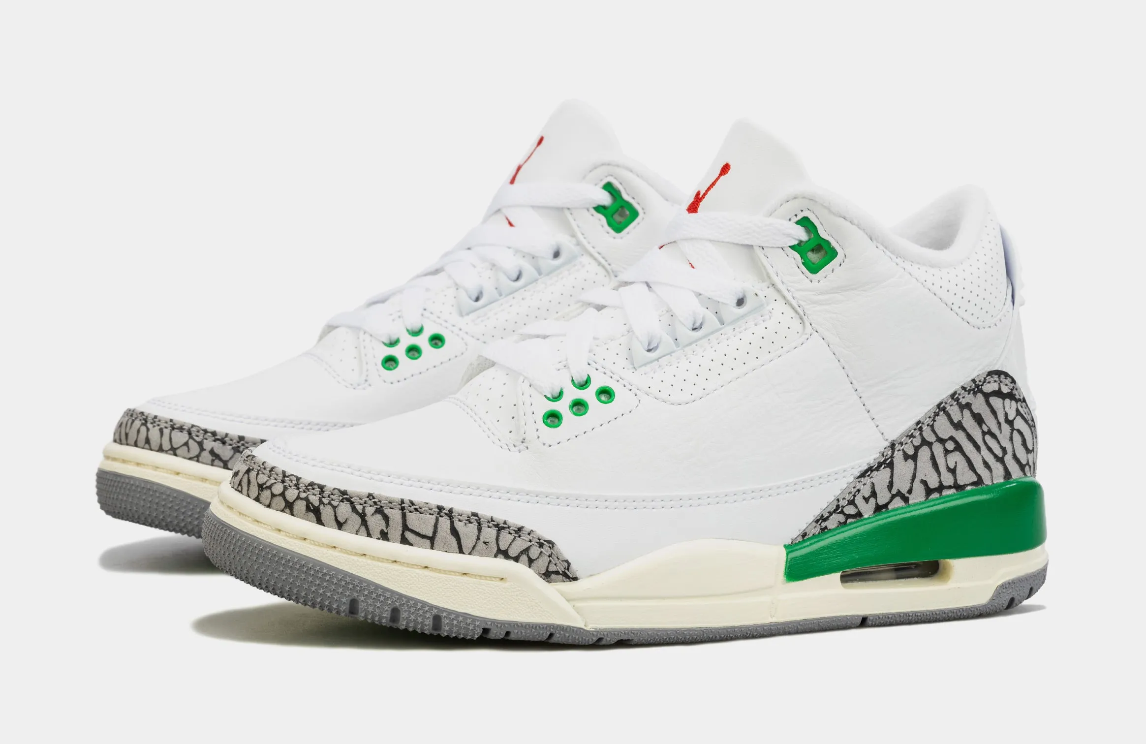 Air Jordan 3 Retro Lucky Green Womens Lifestyle Shoes (White/Green)